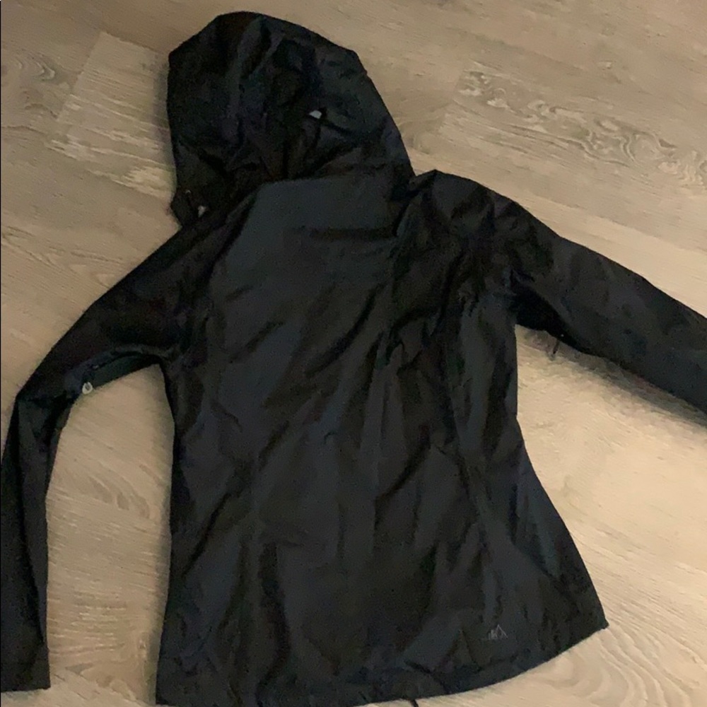 rain coat, never been worn - Picture 3 of 3